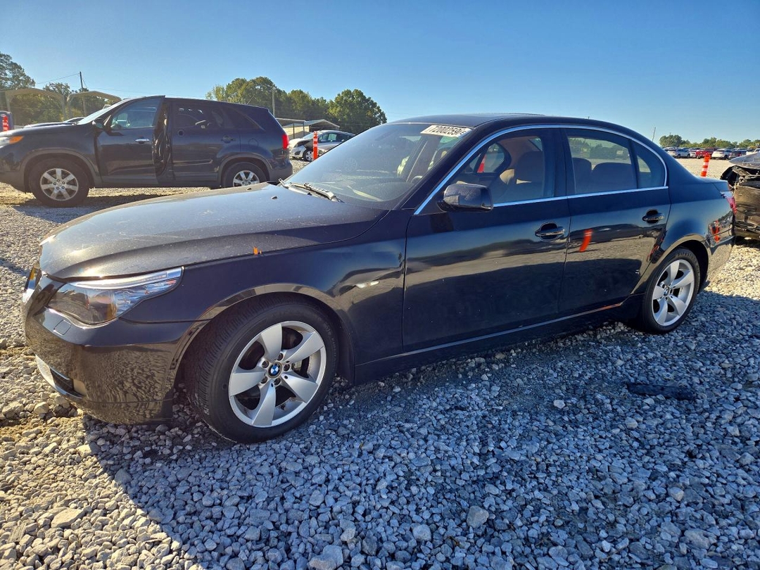 Vue de 2008 BMW 528 I, angle 1