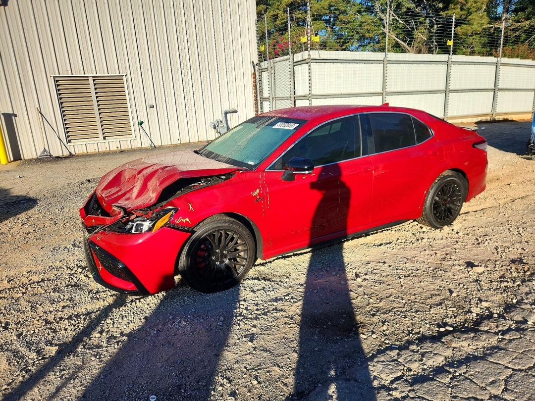 Vue de 2024 TOYOTA CAMRY SE, angle 1