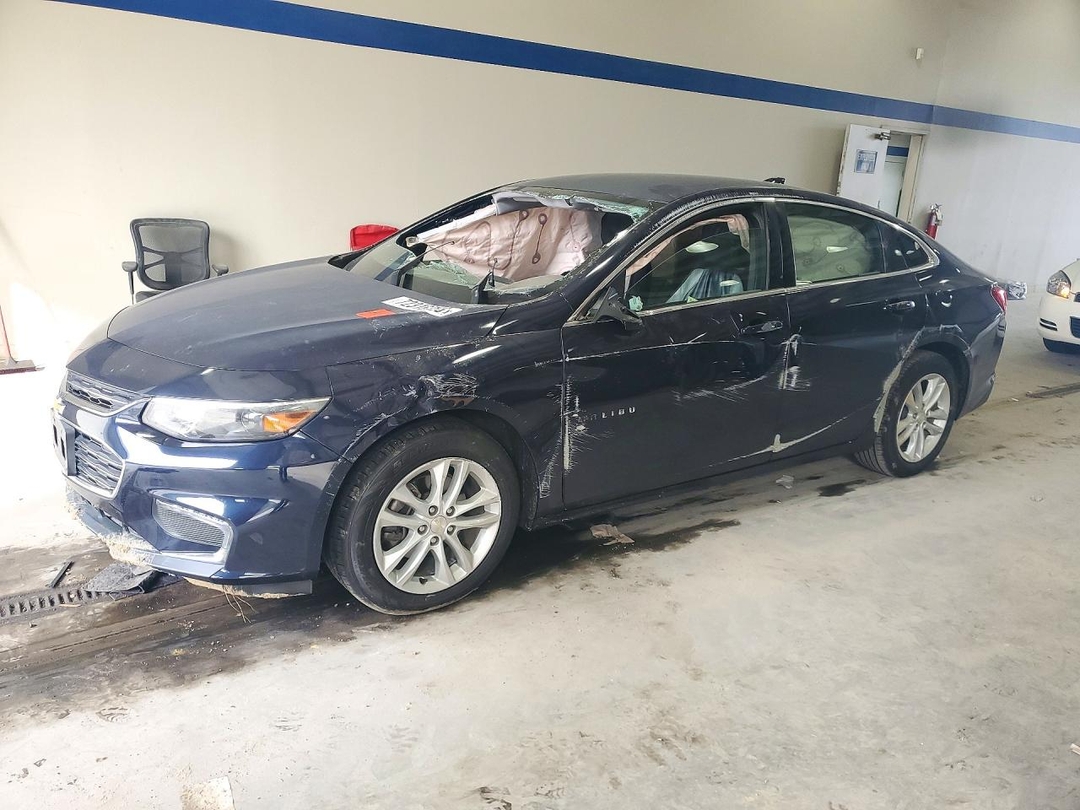 Vue de 2017 CHEVROLET MALIBU LT, angle 1