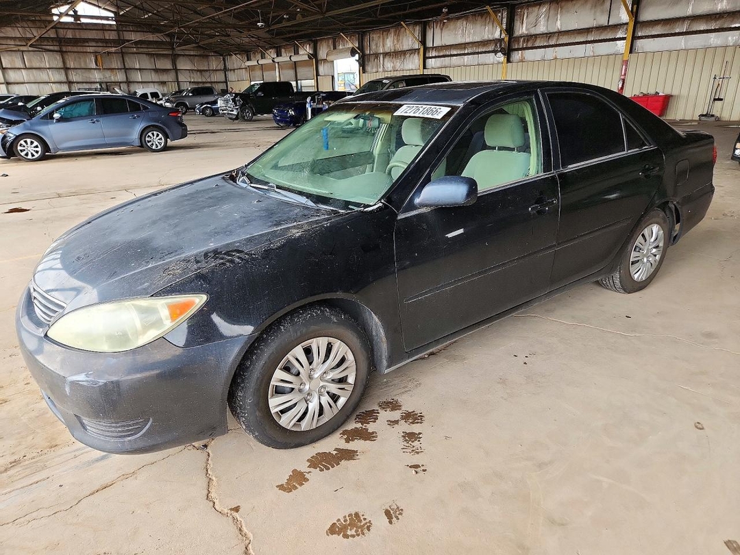 Vue de 2005 TOYOTA CAMRY LE, angle 1