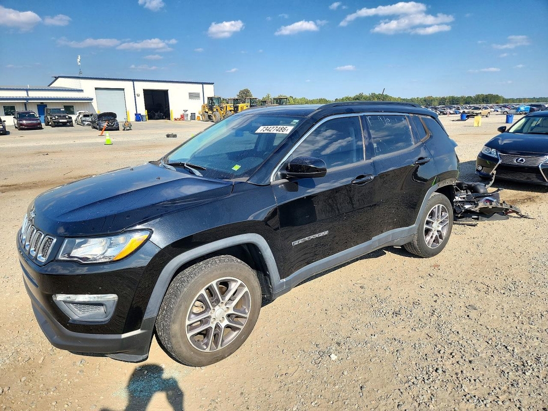 Vue de 2020 JEEP COMPASS LATITUDE, angle 1