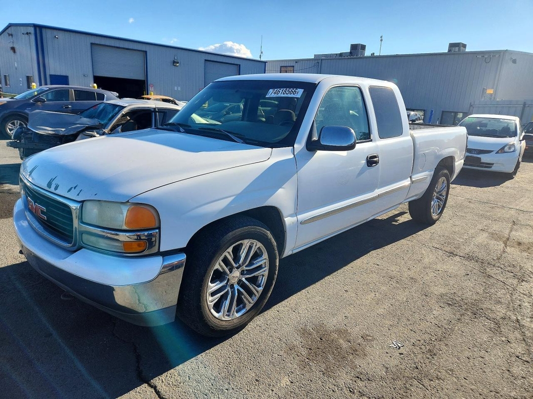 Вид 2000 GMC NEW SIERRA C1500, угол 1