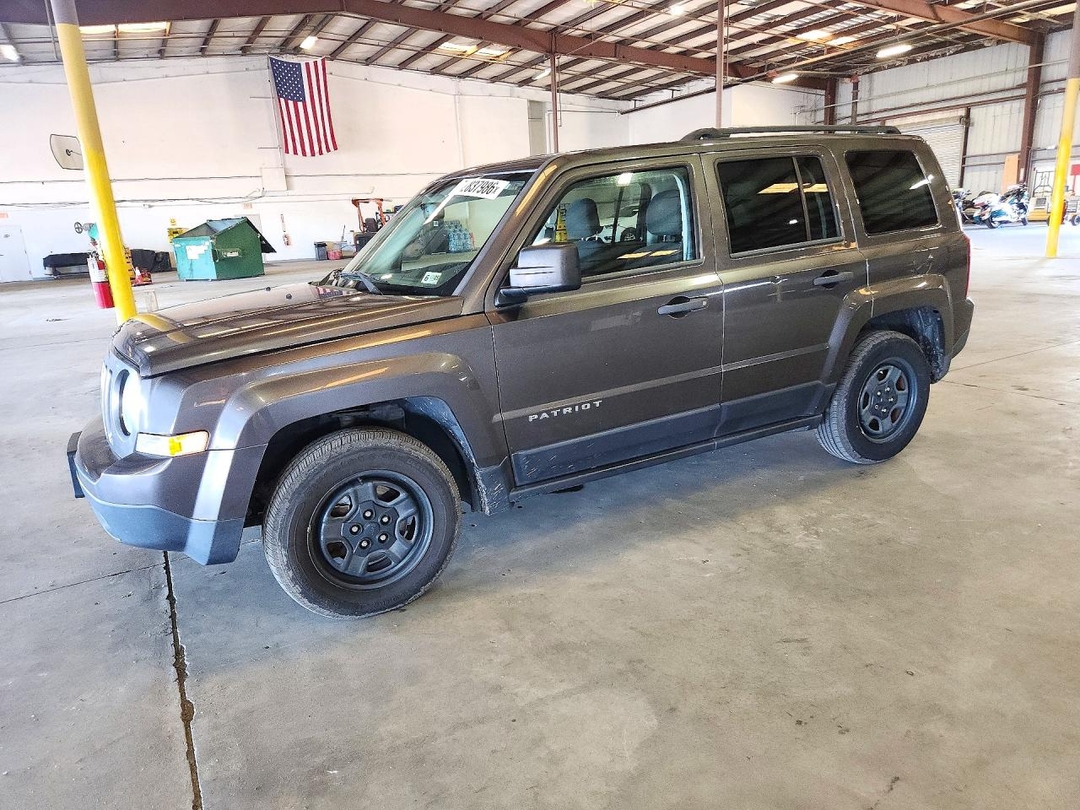 Vue de 2016 JEEP PATRIOT SPORT, angle 1