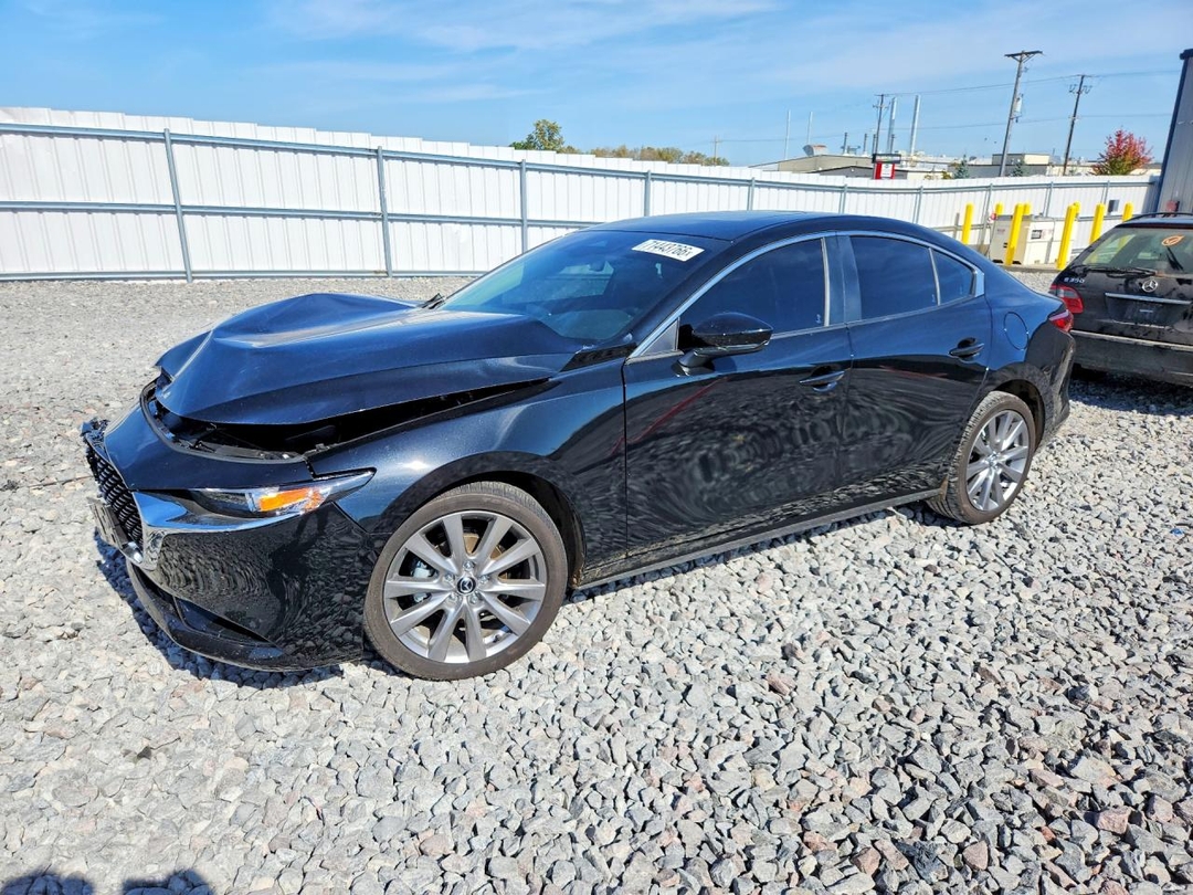 Vista de 2026 MAZDA 3 PREFERRED, ángulo 1