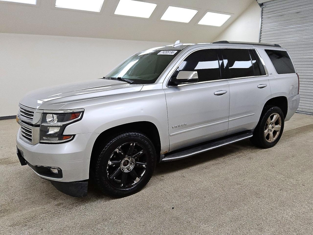 Vue de 2015 CHEVROLET TAHOE K1500 LTZ, angle 1