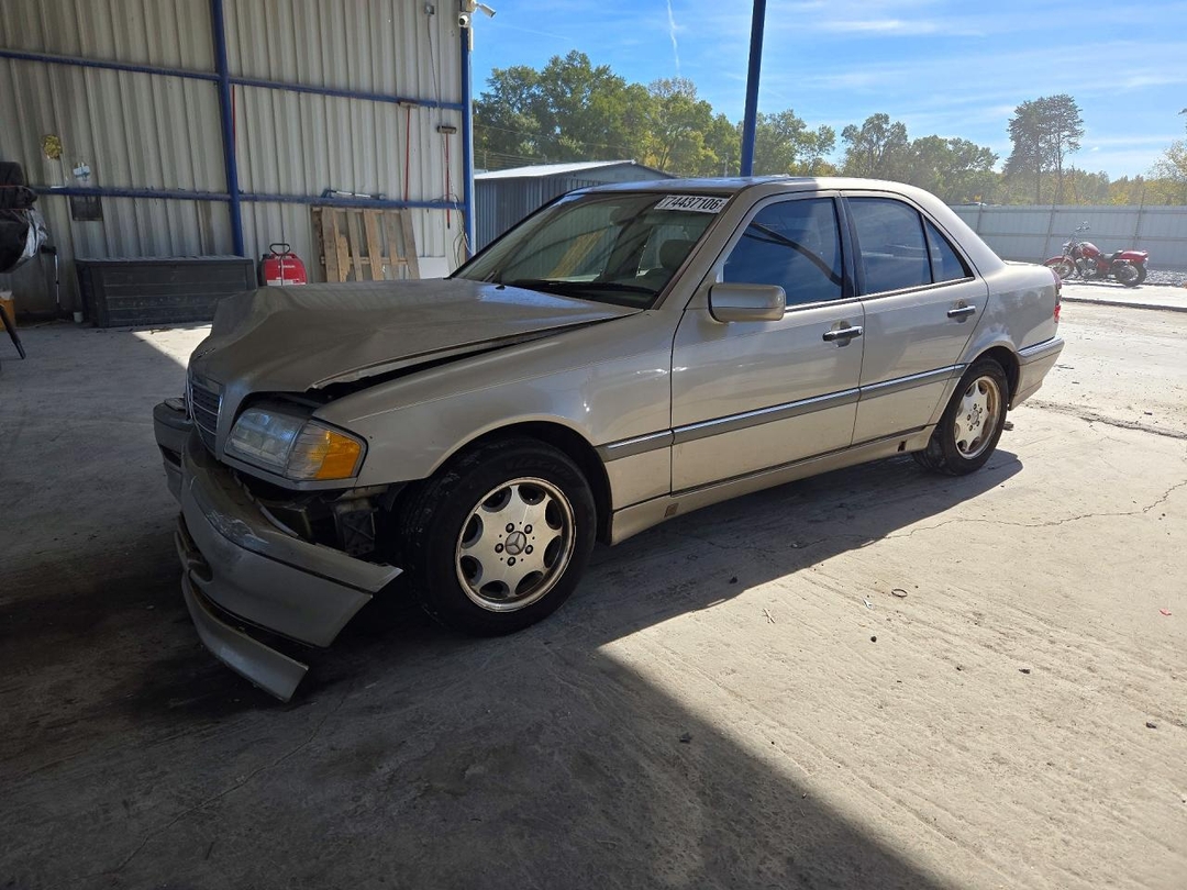 Vue de 1999 MERCEDES-BENZ C 280, angle 1