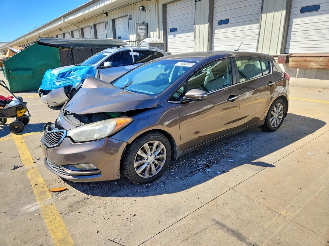 Vue de 2015 KIA FORTE EX, angle 1