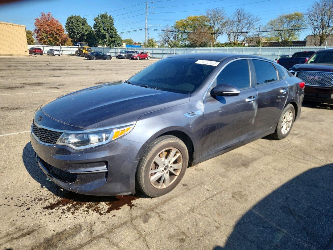 منظر 2018 KIA OPTIMA LX، زاوية 1