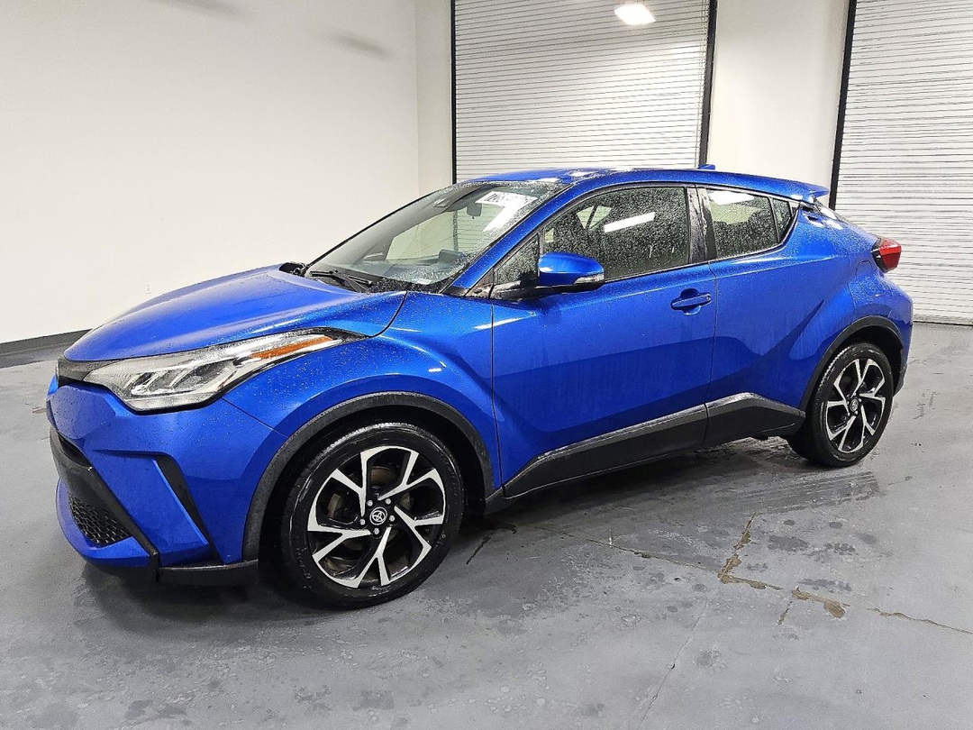 Вид 2021 TOYOTA C-HR XLE, угол 1