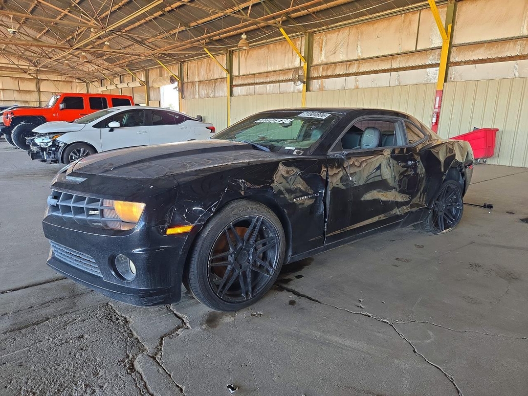 Vue de 2011 CHEVROLET CAMARO 2SS, angle 1