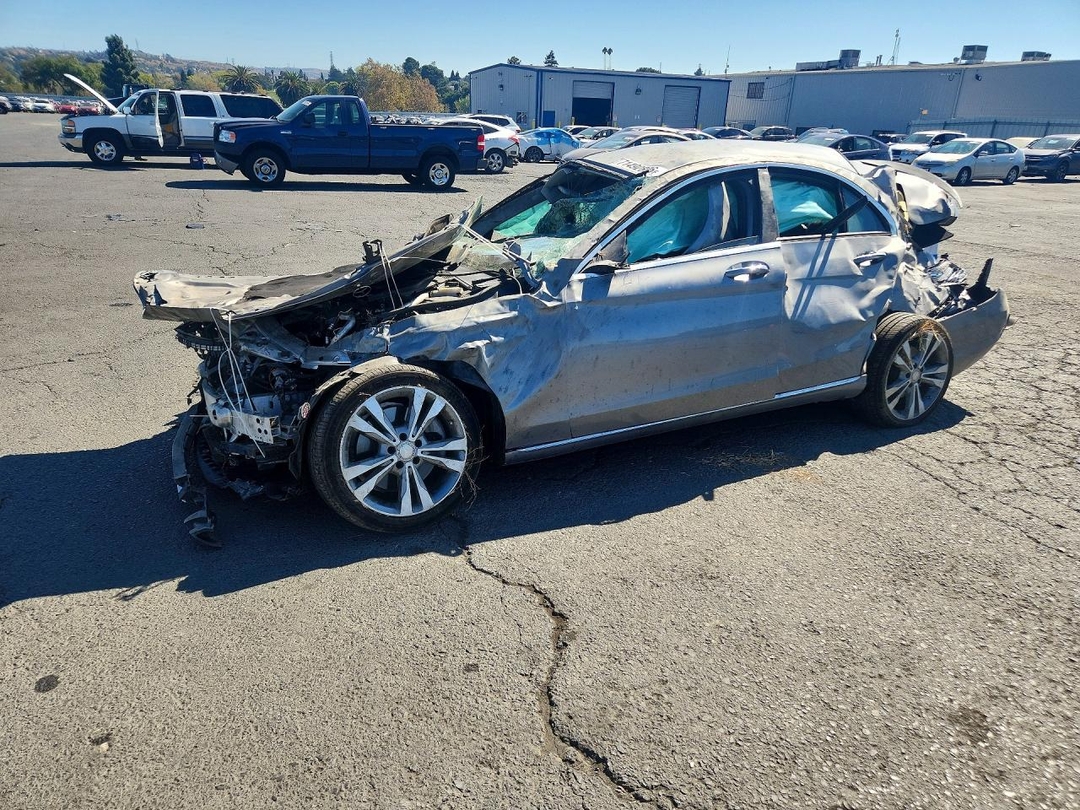 Вид 2015 MERCEDES-BENZ C 300, угол 1