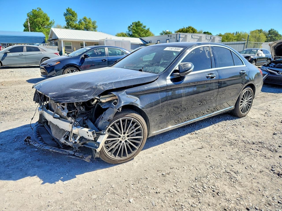 Vue de 2021 MERCEDES-BENZ C 300, angle 1