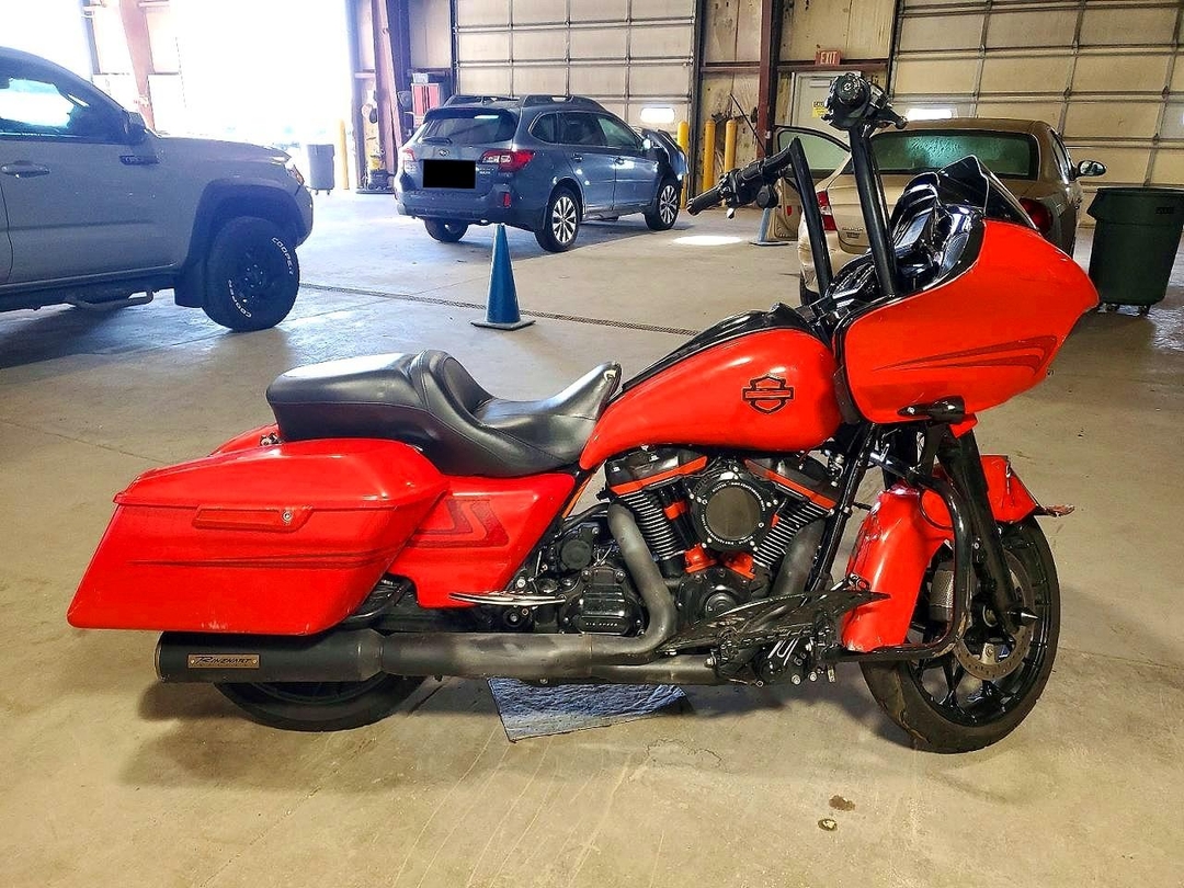 Vedere 2017 HARLEY-DAVIDSON FLTRXS ROAD GLIDE SPECIAL, unghi 1