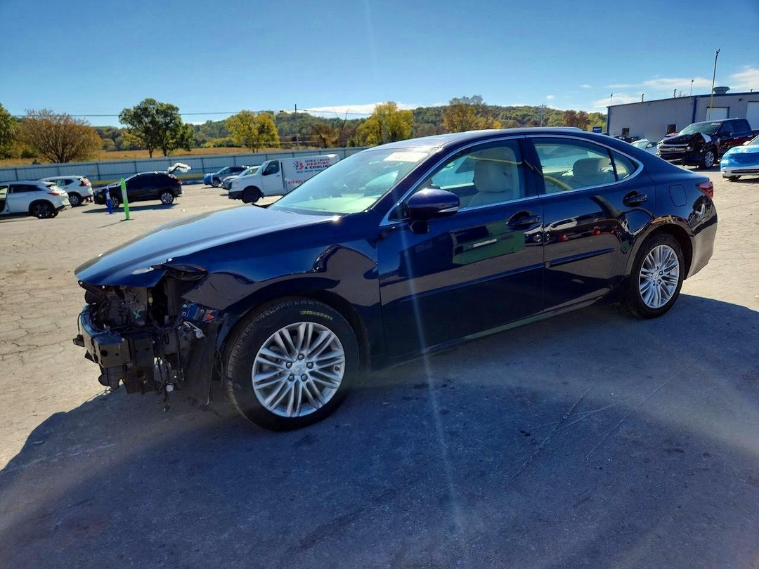 Вид 2016 LEXUS ES 350, угол 1