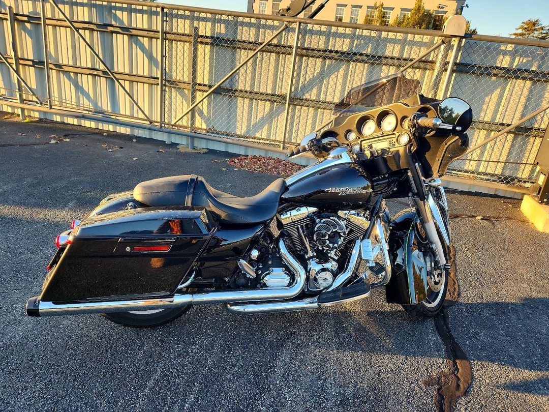 Vue de 2012 HARLEY-DAVIDSON FLHX STREET GLIDE, angle 1