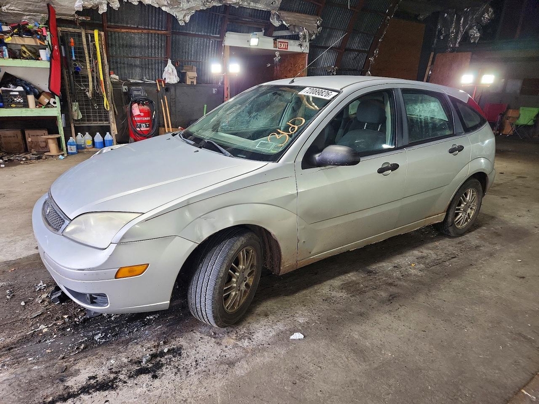Vue de 2006 FORD FOCUS ZX5, angle 1