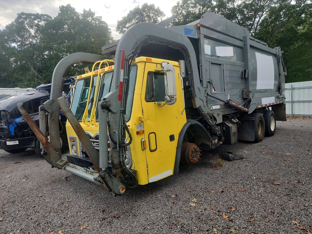 Вид 2015 MACK LEU613 REFUSE TRUCK, угол 1