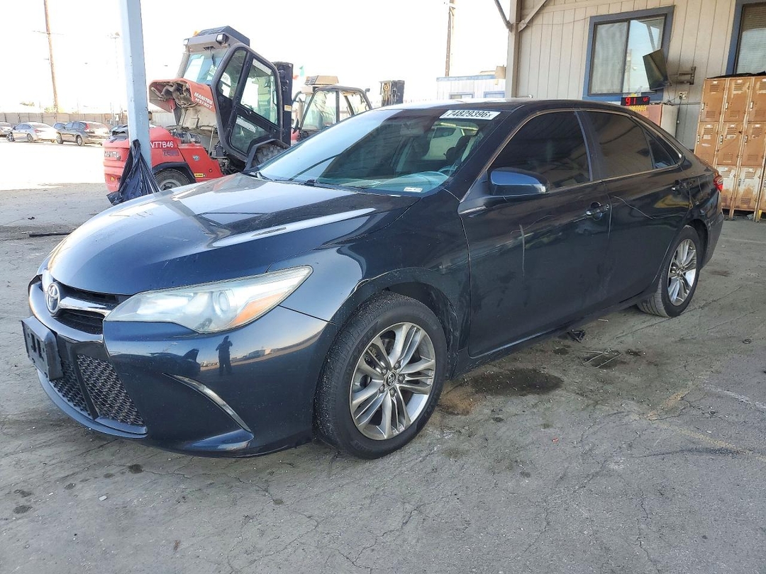 منظر 2015 TOYOTA CAMRY SE، زاوية 1