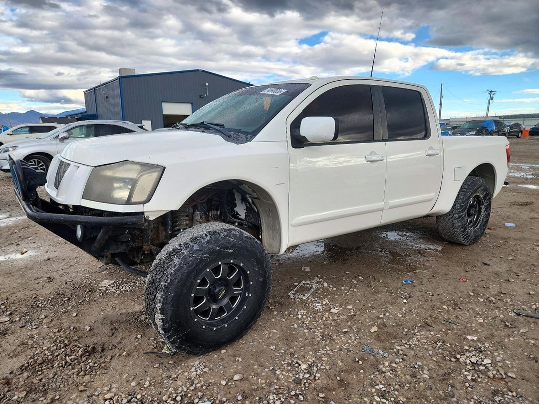 Vue de 2008 NISSAN TITAN XE, angle 1