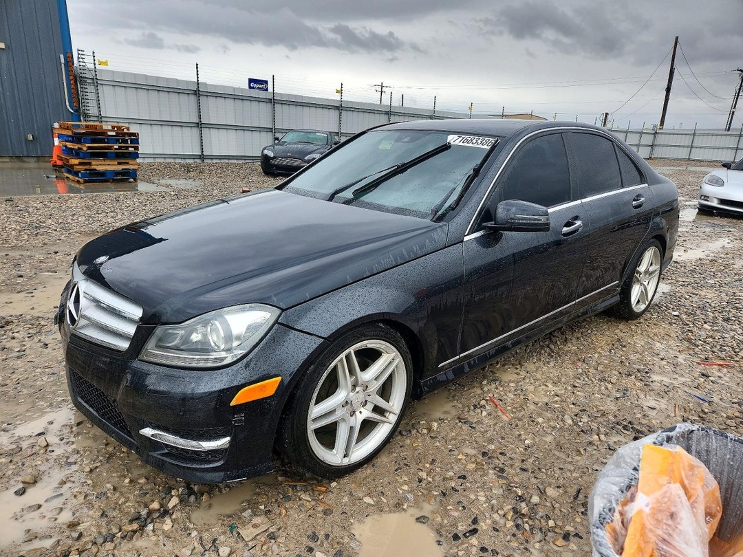 Vista de 2012 MERCEDES-BENZ C 300 4MATIC, ángulo 1