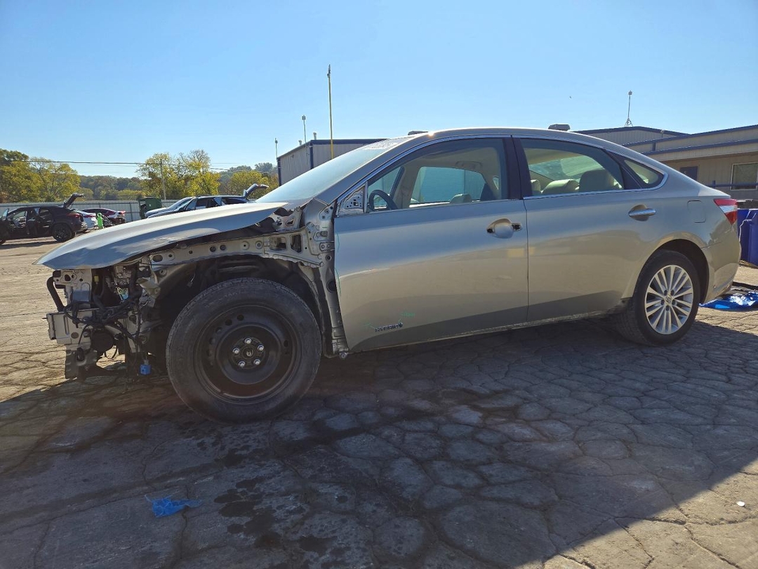 Vista de 2014 TOYOTA AVALON HYBRID LIMITED, ángulo 1