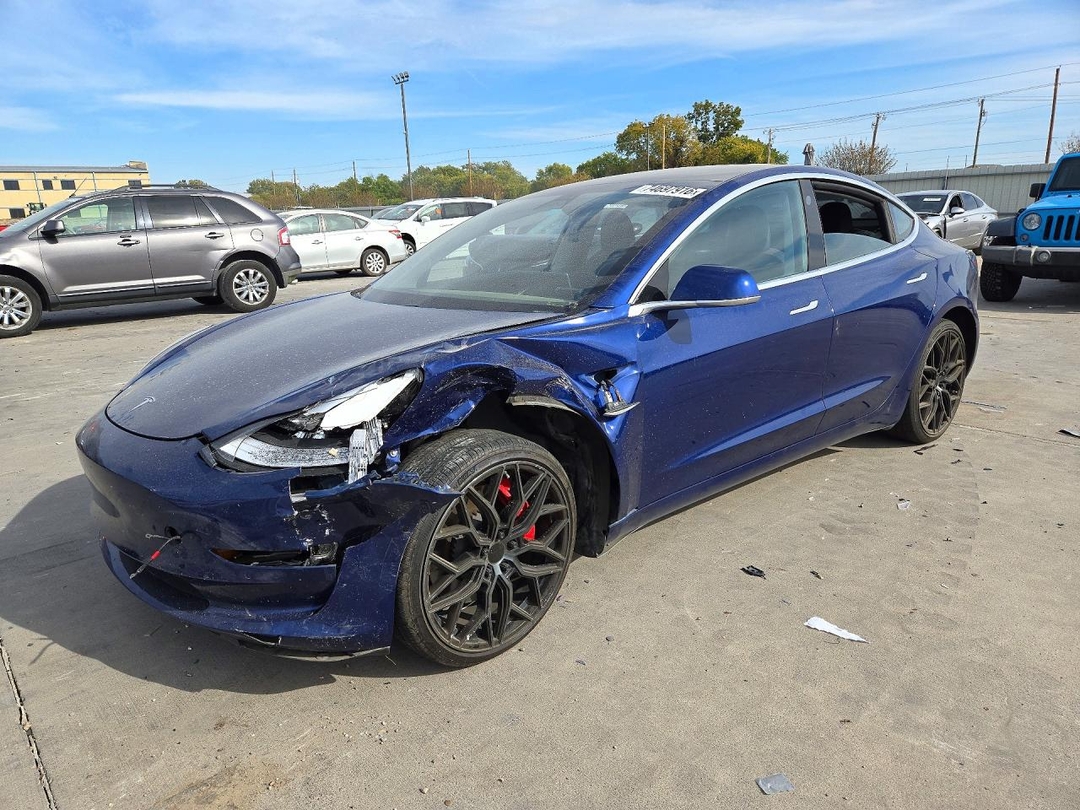 Вид 2020 TESLA MODEL 3, угол 1
