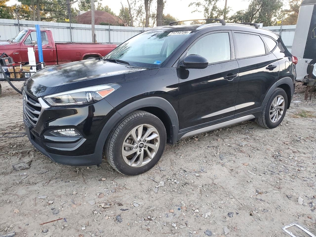 Vue de 2017 HYUNDAI TUCSON SE, angle 1
