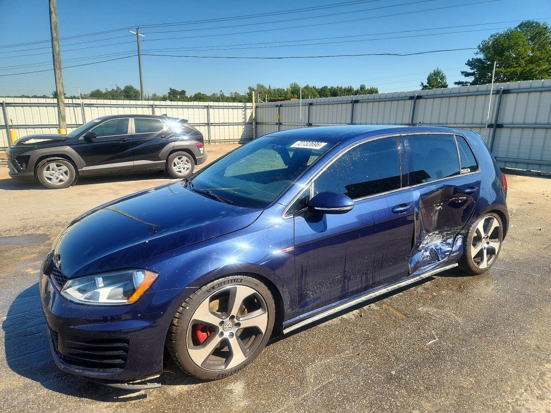 Vue de 2015 VOLKSWAGEN GTI, angle 1