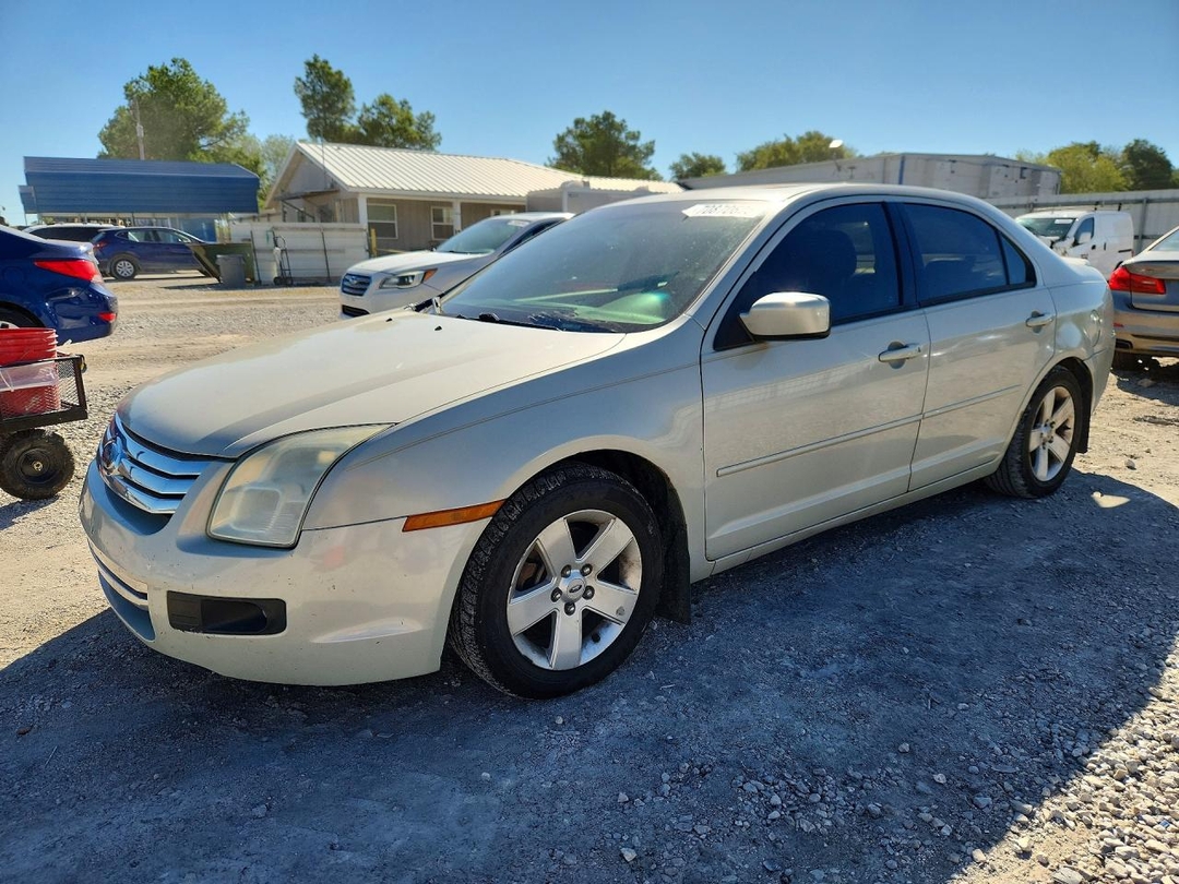 Vue de 2008 FORD FUSION SE, angle 1