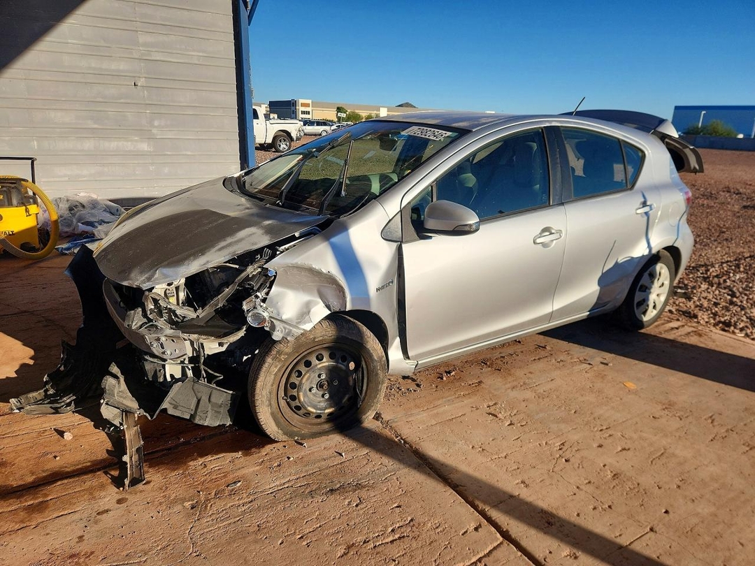 Vue de 2014 TOYOTA PRIUS C ONE, angle 1