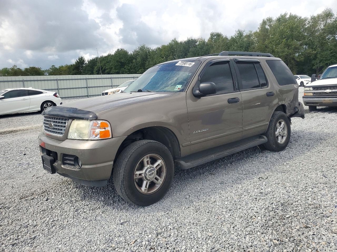Vue de 2005 FORD EXPLORER XLT, angle 1