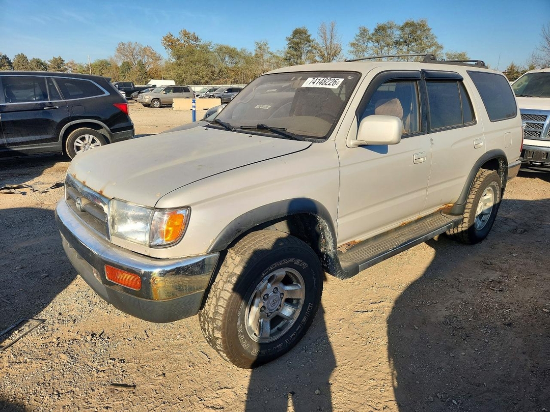 Vue de 1998 TOYOTA 4RUNNER SR5, angle 1