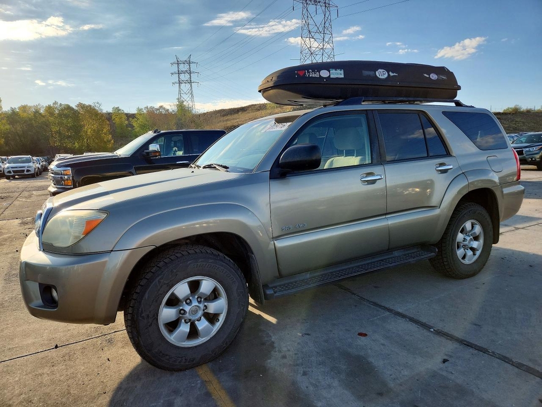 Vue de 2008 TOYOTA 4RUNNER SR5 4D SUV 4, angle 1