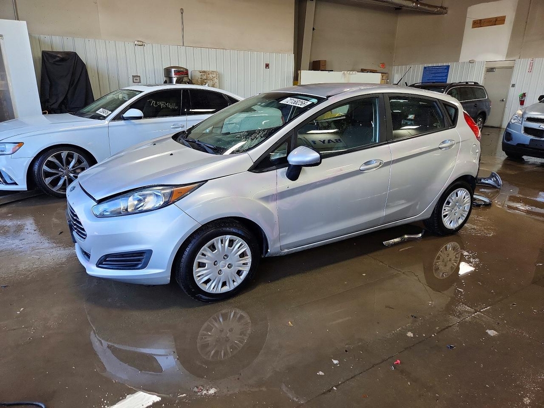Vue de 2016 FORD FIESTA S, angle 1