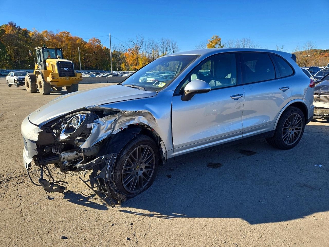 Вид 2017 PORSCHE CAYENNE AWD, угол 1