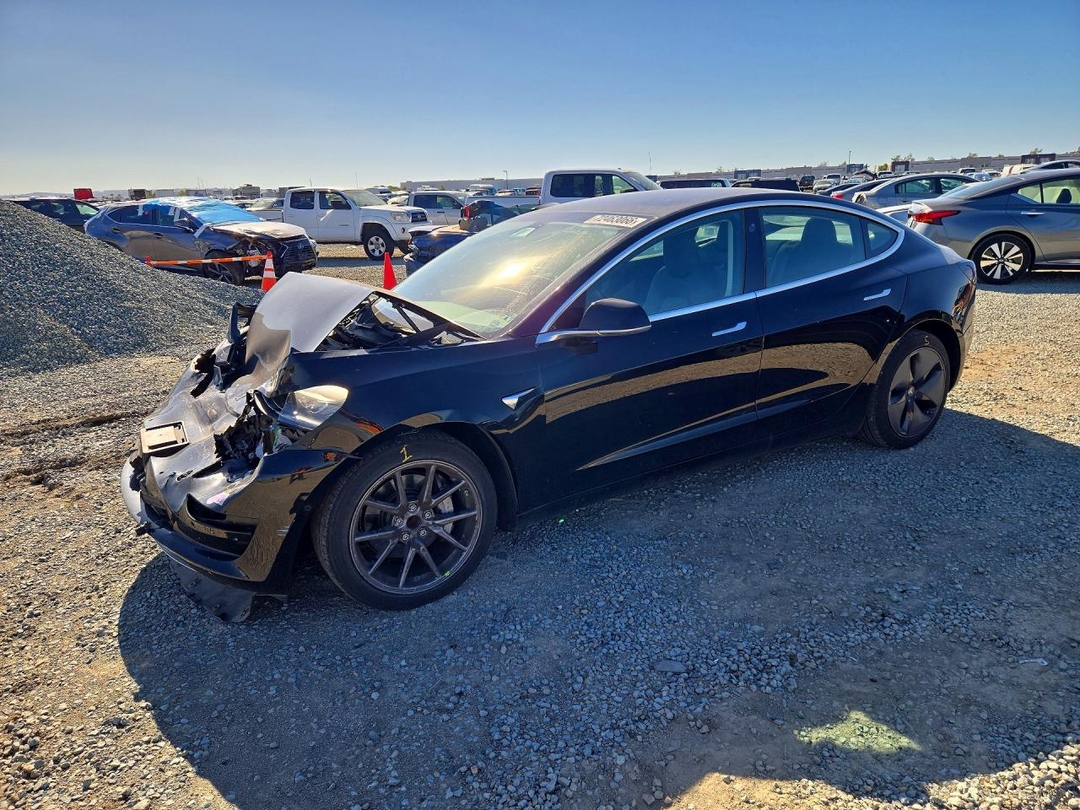 Vue de 2019 TESLA MODEL 3, angle 1