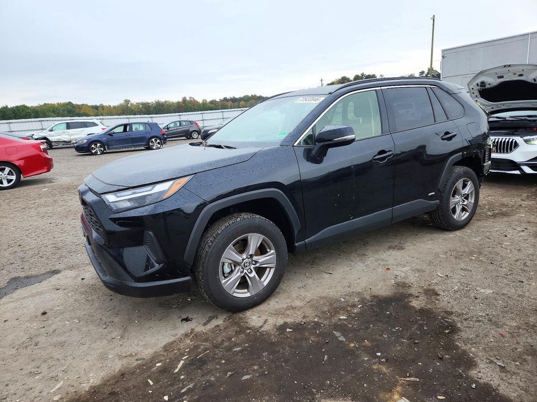Вид 2025 TOYOTA RAV4 HYBRID XLE, угол 1