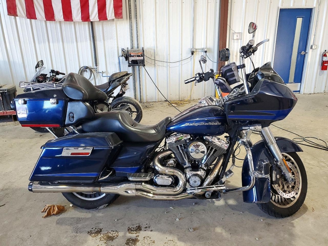 Vista de 2012 HARLEY-DAVIDSON FLTRU ROAD GLIDE ULTRA, ángulo 1