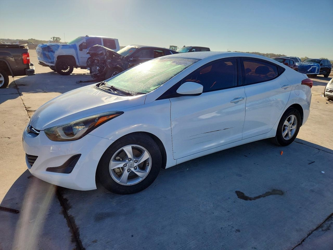 Vue de 2014 HYUNDAI ELANTRA SE, angle 1