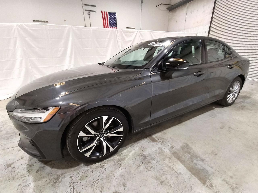 منظر 2024 VOLVO S60 CORE، زاوية 1