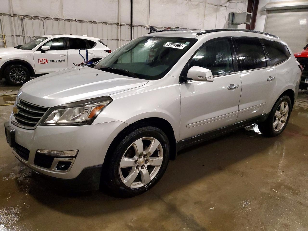 Vue de 2016 CHEVROLET TRAVERSE LT, angle 1