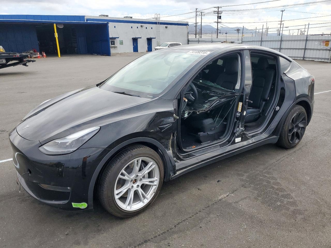 Vue de 2023 TESLA MODEL Y, angle 1