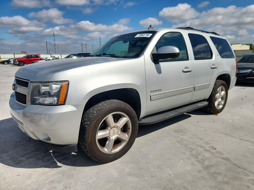 Вид 2010 CHEVROLET TAHOE C1500 LT, угол 1