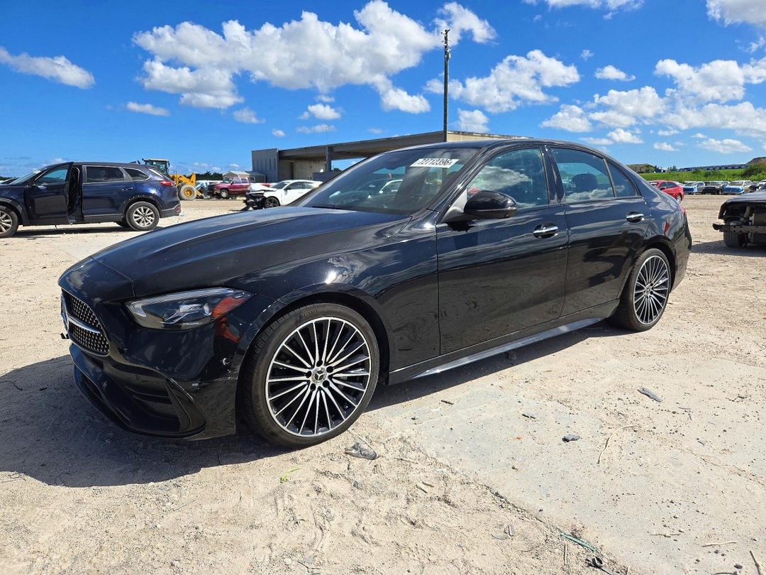 Vue de 2023 MERCEDES-BENZ C 300, angle 1