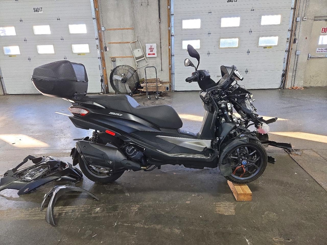 منظر 2025 PIAGGIO MP3 530 EXCLUSIVE، زاوية 1