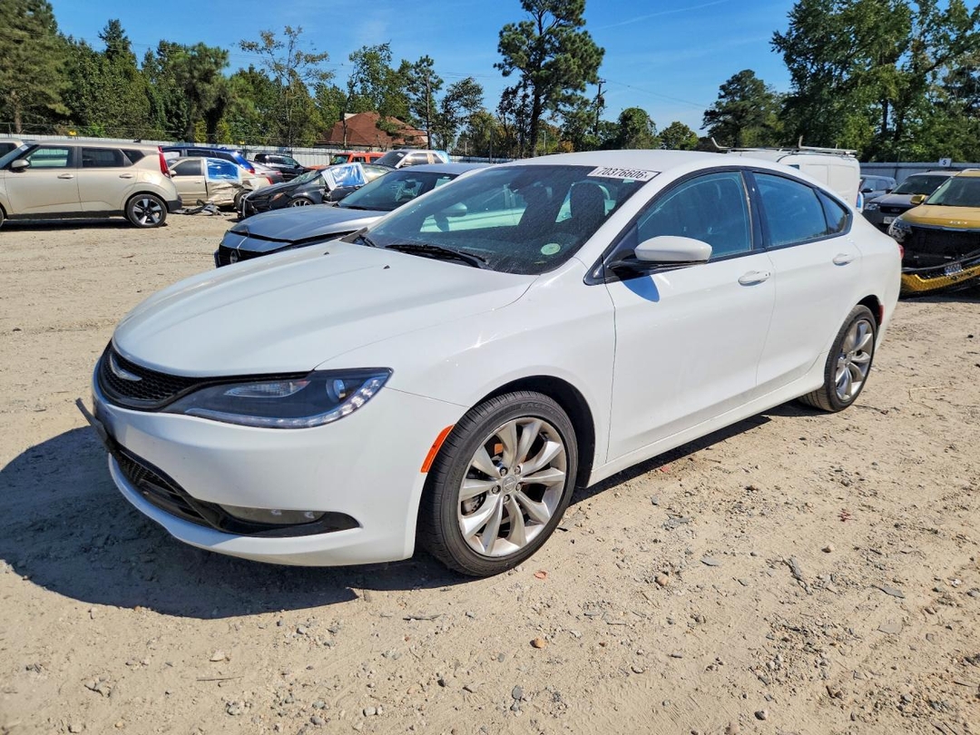 Vue de 2015 CHRYSLER 200 S, angle 1