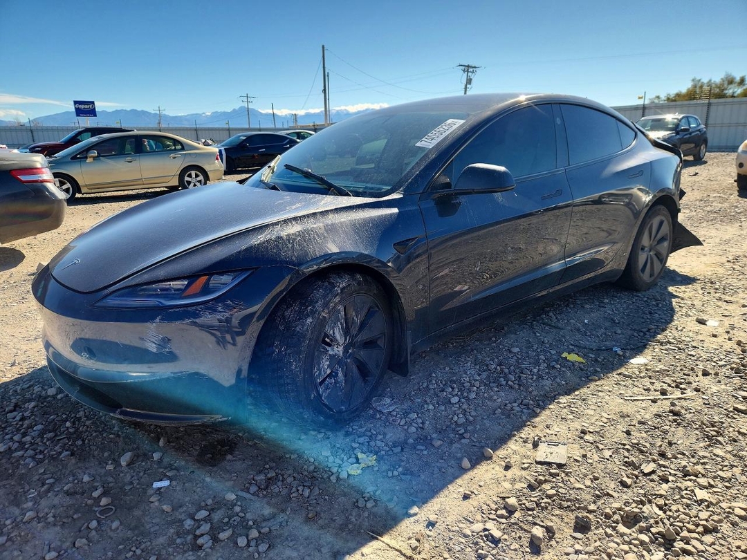 Vue de 2024 TESLA MODEL 3, angle 1