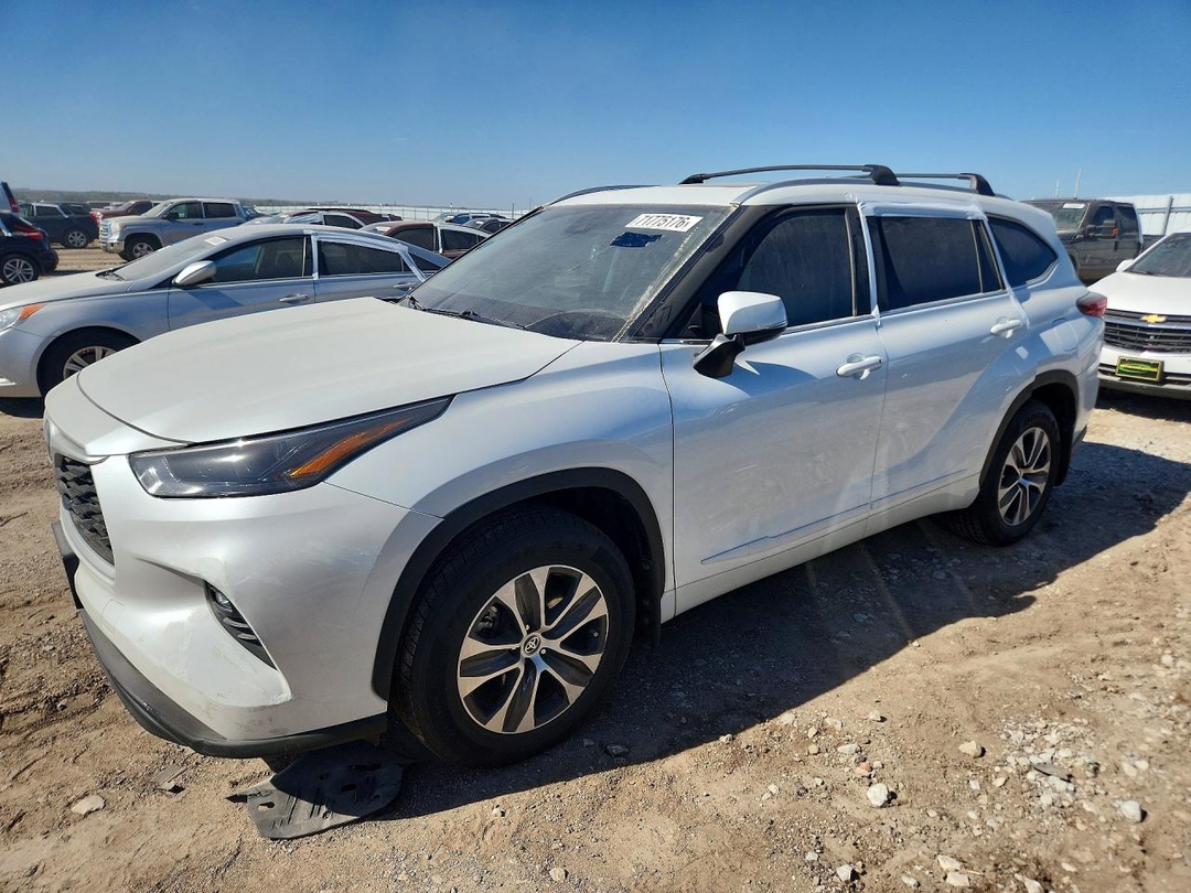 Vue de 2023 TOYOTA HIGHLANDER HYBRID XLE, angle 1
