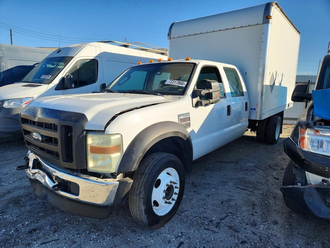 Vue de 2008 FORD F550 SUPER DUTY BOX TRUCK, angle 1