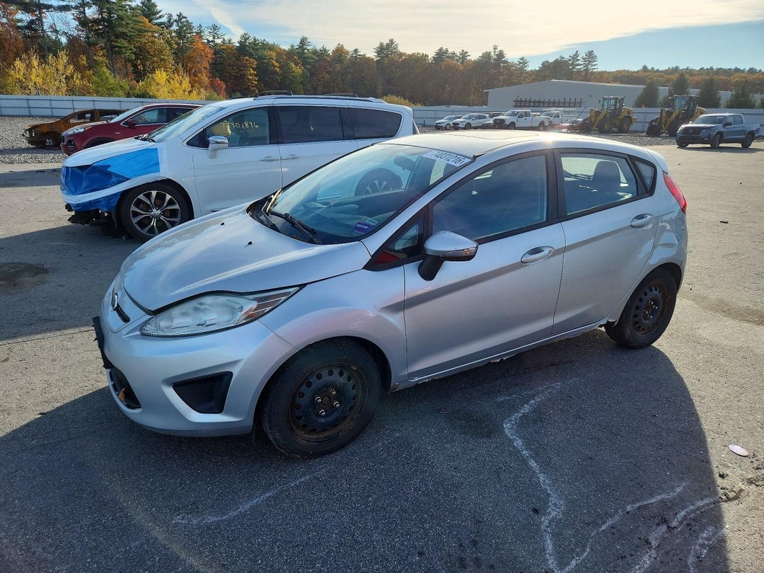 Vista de 2013 FORD FIESTA SE, ángulo 1
